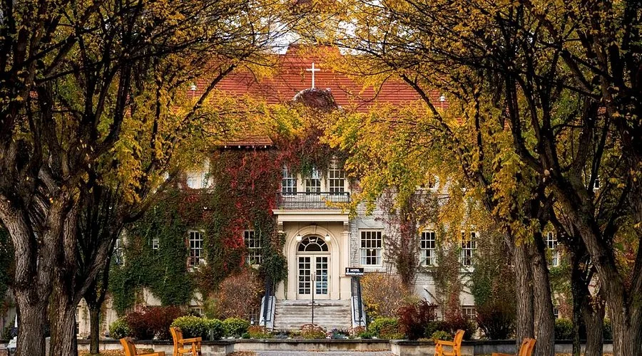 Concrete Delivery and Concrete Pumping services in St Eugene Ontario by Modcon Mobile Concrete | Services de livraison de béton et de pompe à béton à St Eugene Ontario par Béton Mobile Modcon